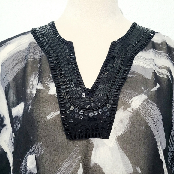 Chico’s 100% Silk Black White Abstract Beaded Neckline Tunic Top Size Medium - Picture 2 of 10